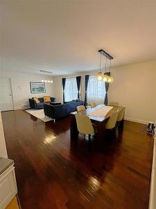 1605 Rue Robert-Charbonneau, Montréal (Ahuntsic-Cartierville), Quebec H4N 2Y7, Canada