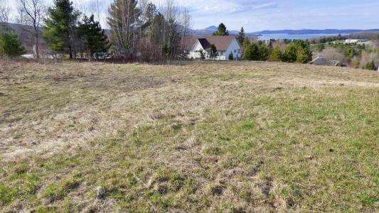 51 Hartley Lane, Newport City, Vermont 05855, USA