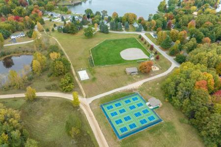 7216 Cessna Lane , Canadian Lakes, Мичиган 49346, Соединенные Штаты