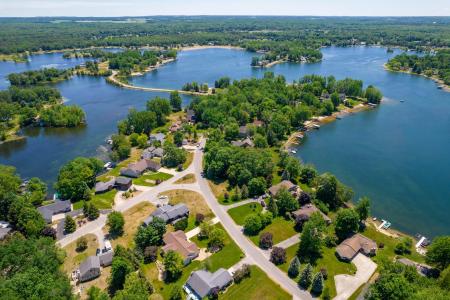 7216 Cessna Lane , Canadian Lakes, Мичиган 49346, Соединенные Штаты