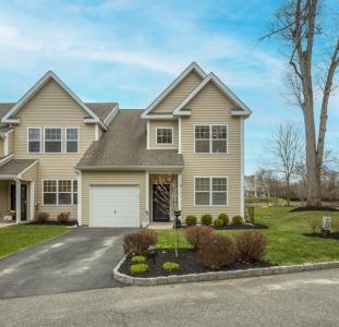 53 Halley Court, Poughkeepsie, 纽约州 12601, 美国