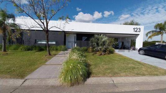 DEAN FUNES 4000, Tigre, GBA Norte 00001, Argentina
