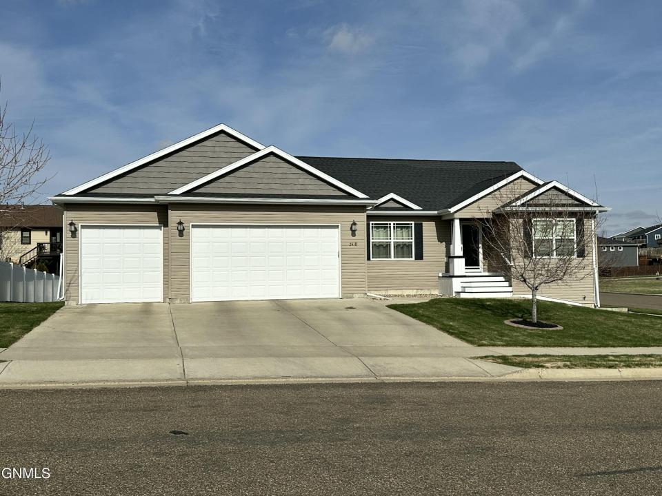 2418 Prairie Oak Drive, Dickinson, Dakota Do Norte 58601, Estados Unidos