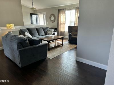 2418 Prairie Oak Drive, Dickinson, Dakota Do Norte 58601, Estados Unidos