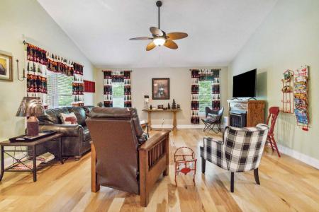 211 Stoneybrooke Rd, Burnside, 肯塔基州 42519, 美國