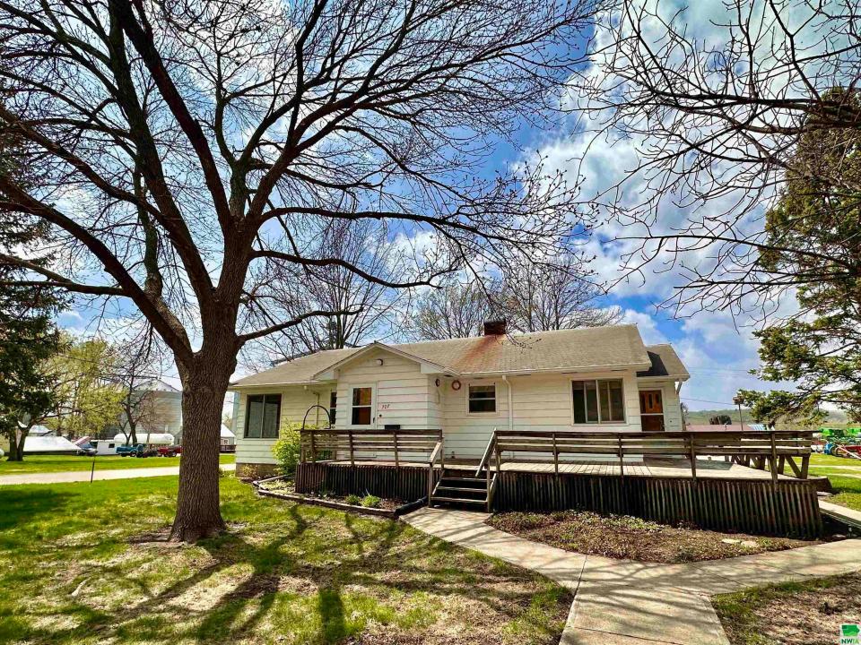 707 Driftwood Street, Correctionville, Iowa 51016