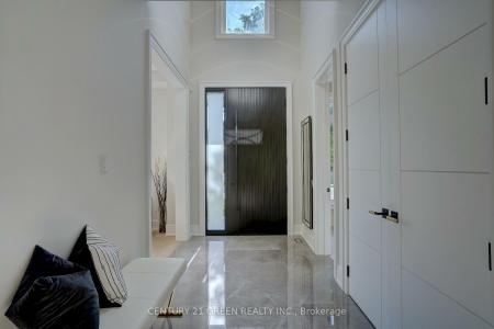 49 GRANTBROOK STREET, Toronto, Ontario M2R 2E8, Canadá