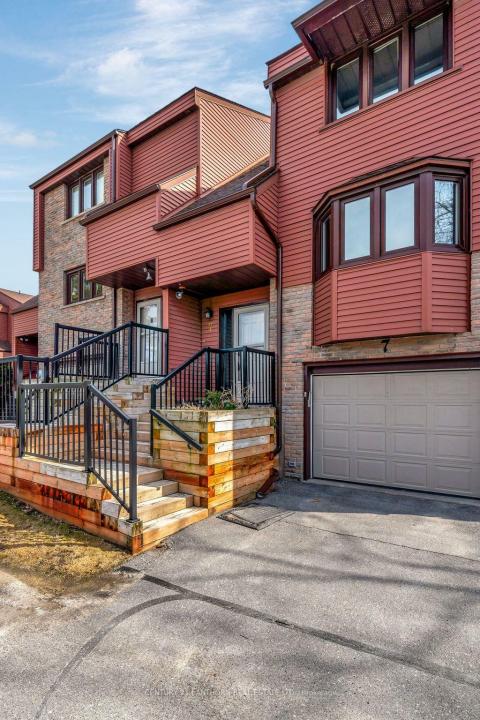 1798 OLD HIGHWAY 2 HIGHWAY, Quinte West, Ontario K8N 4Z2, Canada