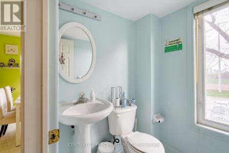 6A LEASIDE PARK DRIVE, Toronto (leaside), オンタリオ M4H 1R3, カナダ