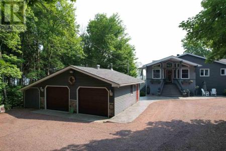 990 B LINE RD, St. Joseph Island, Ontario P0R 1J0, Canadá