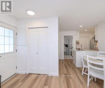 17 DAWSON DRIVE, Collingwood, Ontario L9Y 5B4, Canada