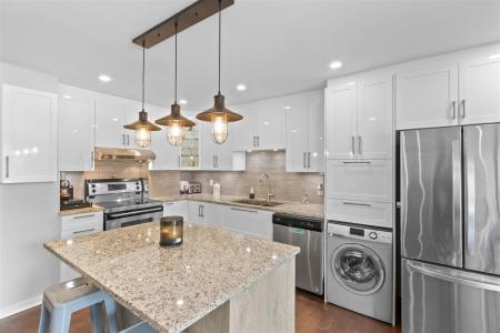 7905 Ch. de la Côte-St-Luc, Côte-Saint-Luc, Québec H4W 2W4, Canada
