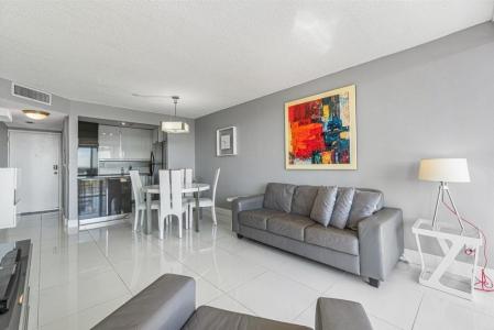 1830 Embassy Drive 613, West Palm Beach, Floryda 33401, USA