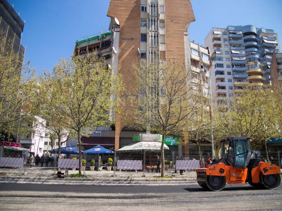 Rruga Barrikadave, Tirana, Albania
