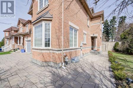 8 TOWNWOOD DRIVE, Richmond Hill (jefferson), Ontario L4E 4Y3, Canada