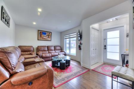 314  Rue Sylvain-Lelièvre, Vaudreuil-Dorion, Quebec J7V 0C5, Kanada