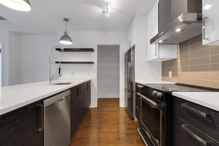 377 Rue des Seigneurs, Montréal (Le Sud-Ouest), Quebec H3J 0A9, Canada