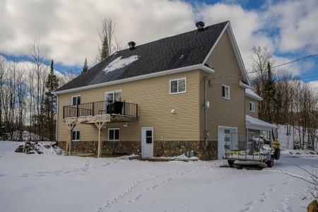 23 Rue Couillard, Saint-Hippolyte, Québec J8A 2P9, Canada