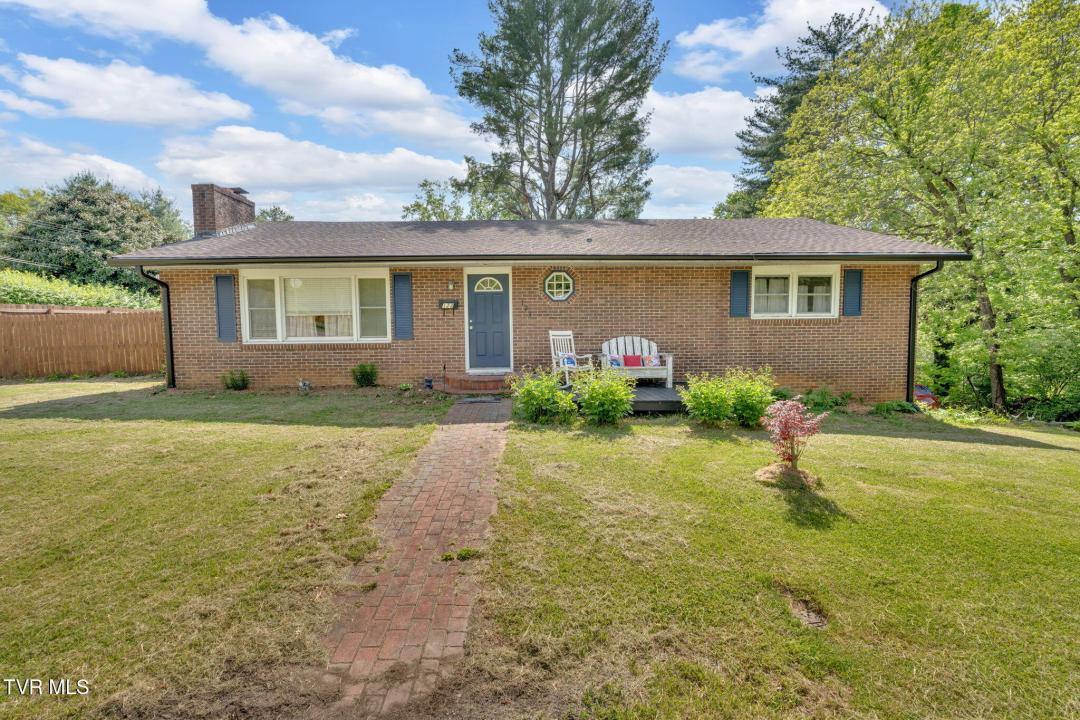 123 North Lincoln Avenue, Jonesborough, Tennessee 37659, USA