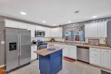 123 North Lincoln Avenue, Jonesborough, Tennessee 37659, USA