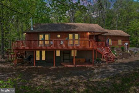 121 Pendragon Court, Paw Paw, Virgínia Ocidental 25434, Estados Unidos
