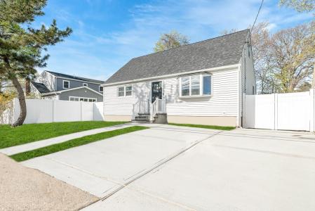 216 S Delaware Avenue, Lindenhurst, NY 11757, USA