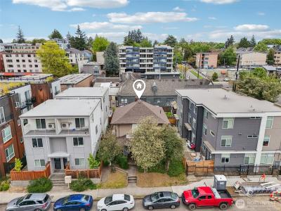 5208 Brooklyn Avenue, Seattle, Washington 98105, USA
