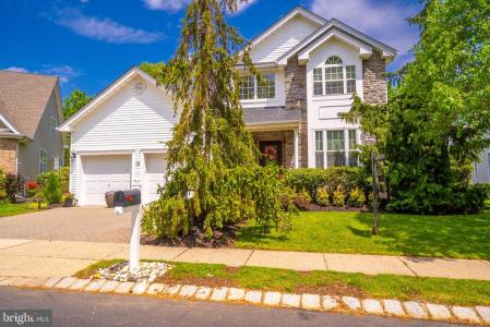 16 Baltusrol Court, Monroe Township, New Jersey 08831, États-Unis