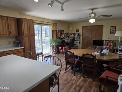 713 Broadway Street, Napoleon, Dakota Du Nord 58561, États-Unis