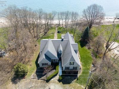 135 Morning Glory Lane, Kelleys Island, Ohio 43438