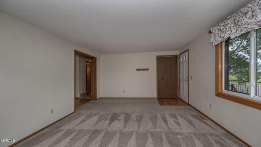 418 16th Street, Beulah, ND 58523, USA