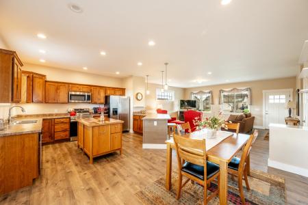 1802 Lookout Point Drive, Sheridan, Wyoming 82801, USA