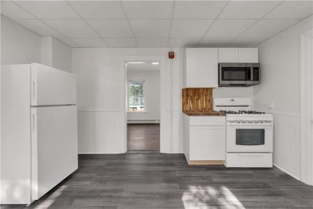 458 High , 2-L, Central Falls, RI 02863, USA