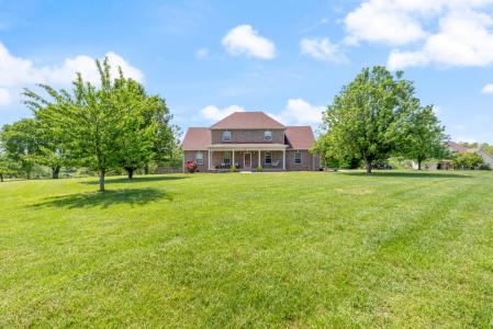 201 Tamyra Ct, Burns, Tennessee 37029