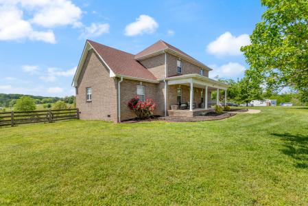 201 Tamyra Ct, Burns, Tennessee 37029