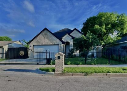 2512 Highcrest Avenue, Fort Worth, Texas 76111, USA