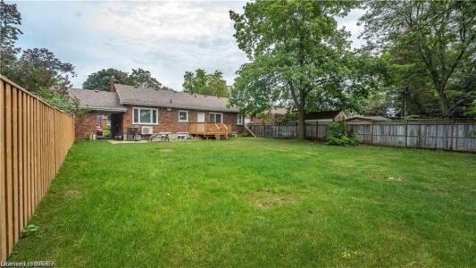 75 HENDERSON AVENUE, Brantford, Ontario N3R 4W1, Canada