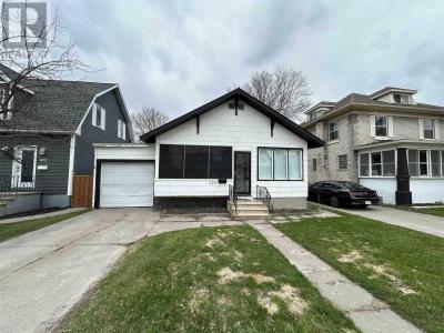 324 SECOND ST E, Fort Frances, Ontario P9A 1M8, Canada
