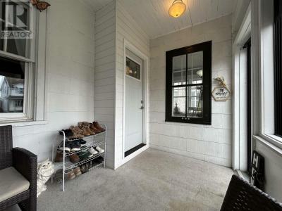 324 SECOND ST E, Fort Frances, Ontario P9A 1M8, Canada