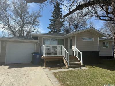 20 SCOTT CRESCENT, Weyburn, Saskatchewan S4H 1T6, Canada