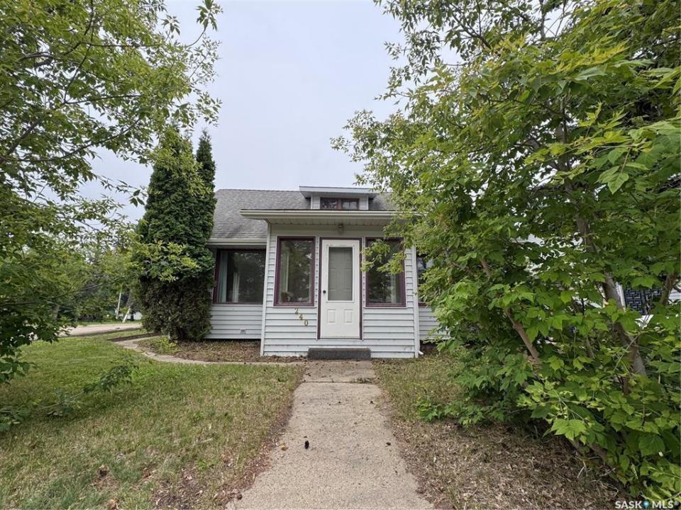 240 3RD AVENUE E, Biggar, Saskatchewan S0L 2V0, Canada