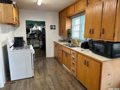 301 BELFAST STREET, North Portal, Saskatchewan S0C 1N0, Canada