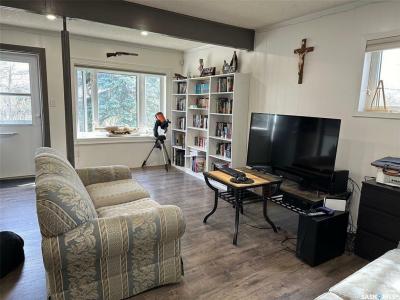 301 BELFAST STREET, North Portal, Saskatchewan S0C 1N0, Canada