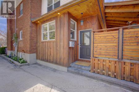 375 LAMBTON STREET WEST, West Grey, Ontario N0G 1R0, Kanada