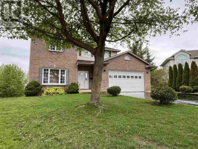 42 CODY POINT CT, Sault Ste. Marie, Ontario P6B 6L8, Canadá