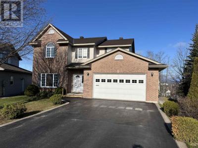 42 CODY POINT CT, Sault Ste. Marie, Ontario P6B 6L8, Canadá