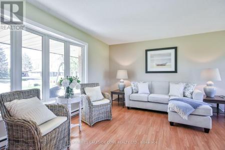 121 BAYSHORE DRIVE, Ramara, Ontario L0K 1B0, Canada
