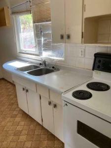 10335 110 AVENUE, Peace River, Альберта T8S 1K4, Канада