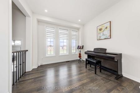 83 BETHPAGE CRESCENT, Newmarket, Ontario L3X 0M4, Canada