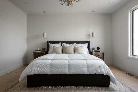 212 FOXBOROUGH PLACE, Thames Centre, Ontario N0M 2P0, Canada